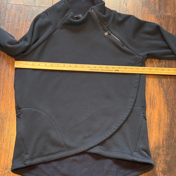 Athleta Cozy Karma Asymmetric Fleece Pullover Sweatshirt Sz Large Black 1/4 Zip - Picture 11 of 15